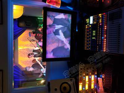 Recording Studio with Stage for Livestreaming EventsRecording Studio with Stage for Livestreaming Events基础图库7